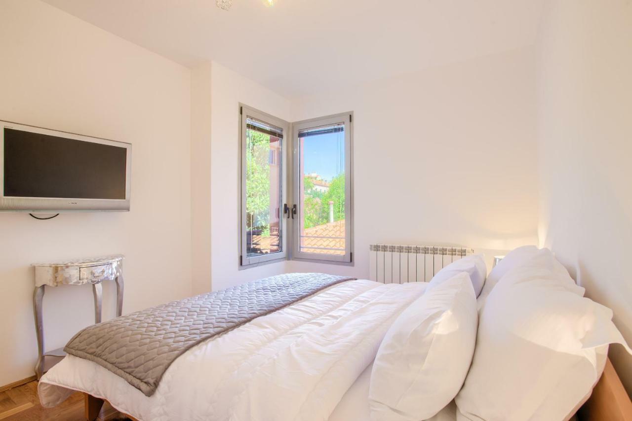 Apartment San Rocco Center Pula Extérieur photo
