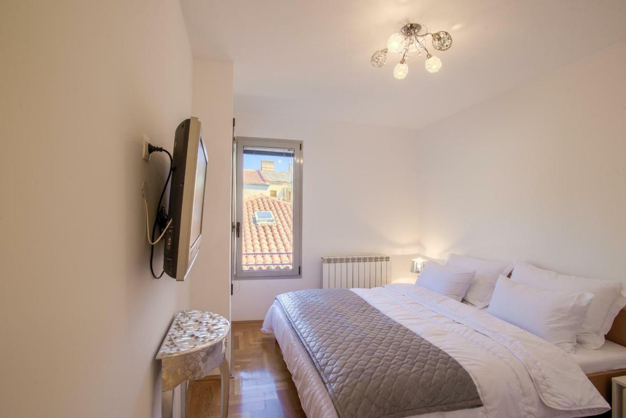 Apartment San Rocco Center Pula Extérieur photo